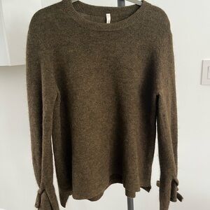 Aritzia the group babaton sweater